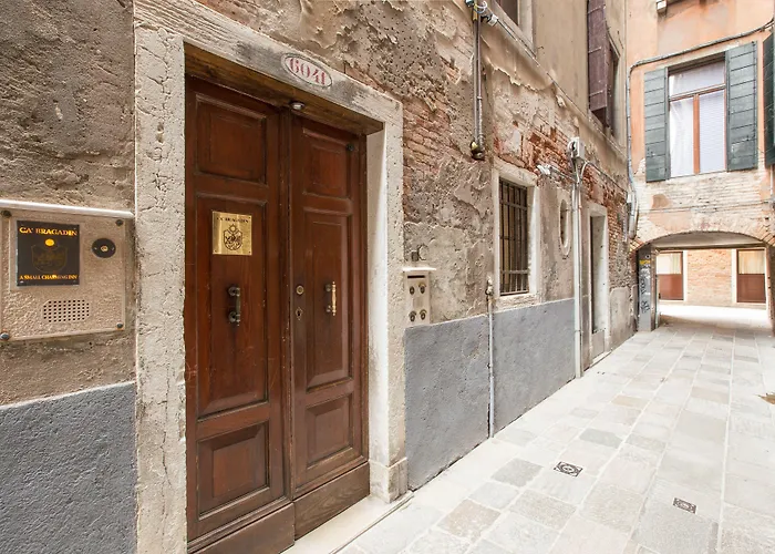 ضيافة كا'براغادين إي كارابا 4* البندقية