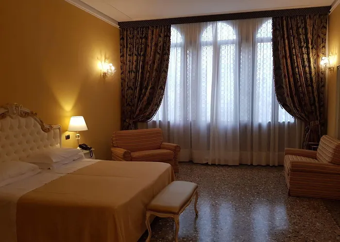 ضيافة كا'براغادين إي كارابا 4* البندقية