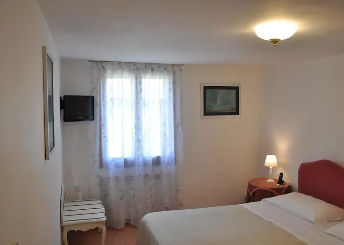 Ca' Bragadin E Carabba Affittacamere 4*